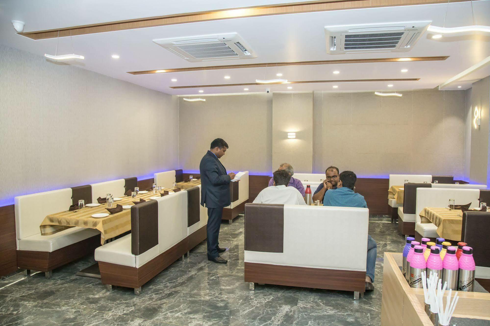 فندق أورانج إنترناشيونال سورات المظهر الخارجي الصورة